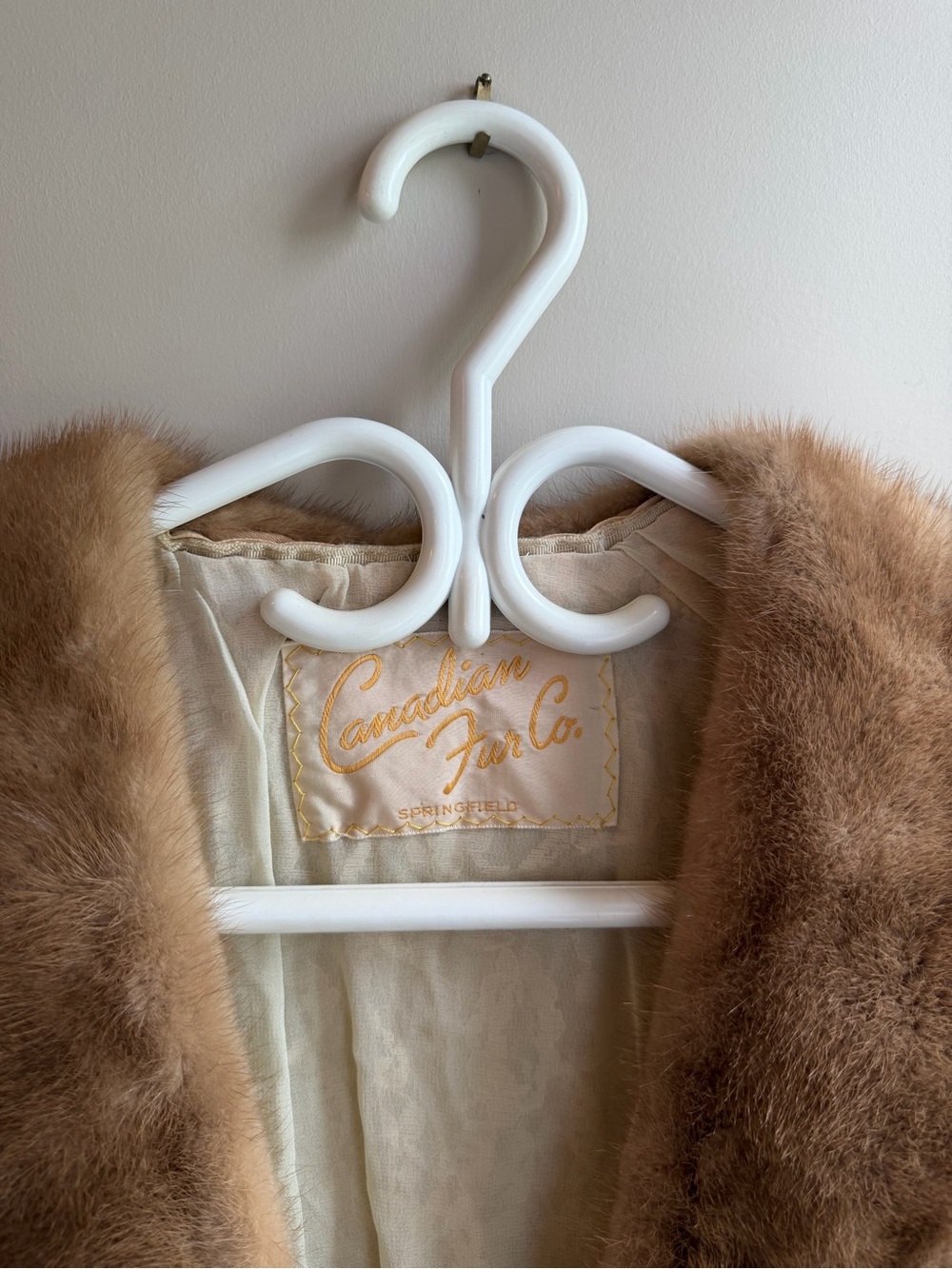 Beautiful Vintage Canadian Fur Co Cashmere Cardigan with Mink collar - Picture 6 of 8